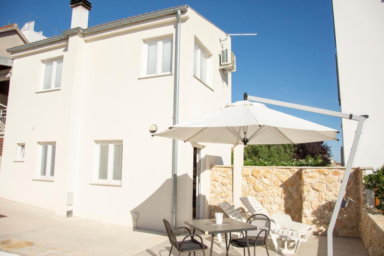 Holiday House By The Sea Vigo 扎达尔 外观 照片
