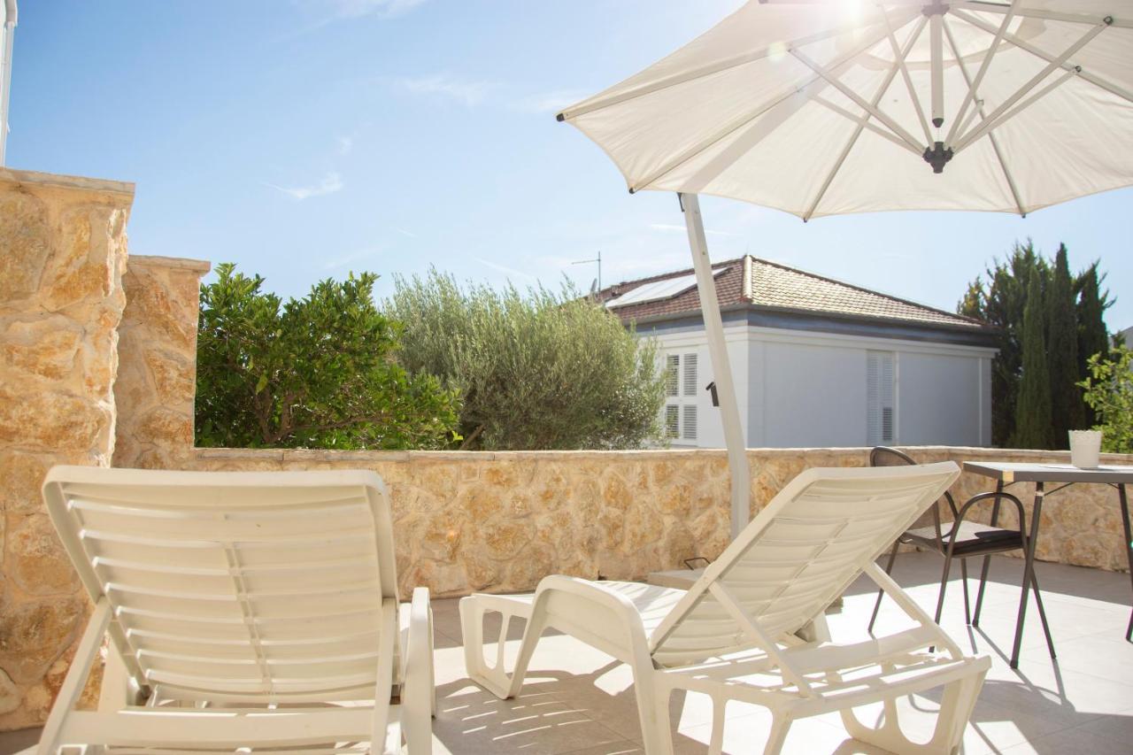 Holiday House By The Sea Vigo 扎达尔 外观 照片