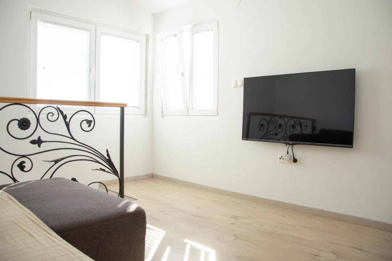 Holiday House By The Sea Vigo 扎达尔 外观 照片