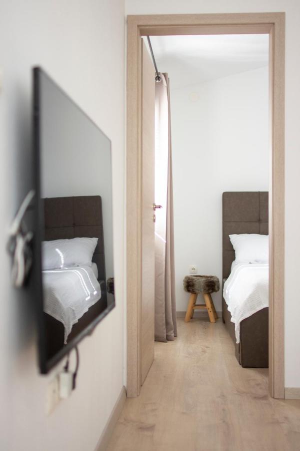 Holiday House By The Sea Vigo 扎达尔 外观 照片