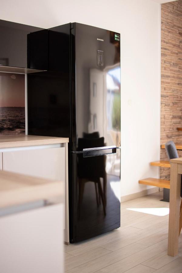 Holiday House By The Sea Vigo 扎达尔 外观 照片