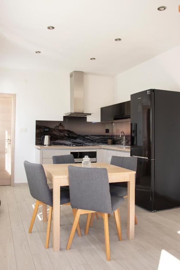 Holiday House By The Sea Vigo 扎达尔 外观 照片